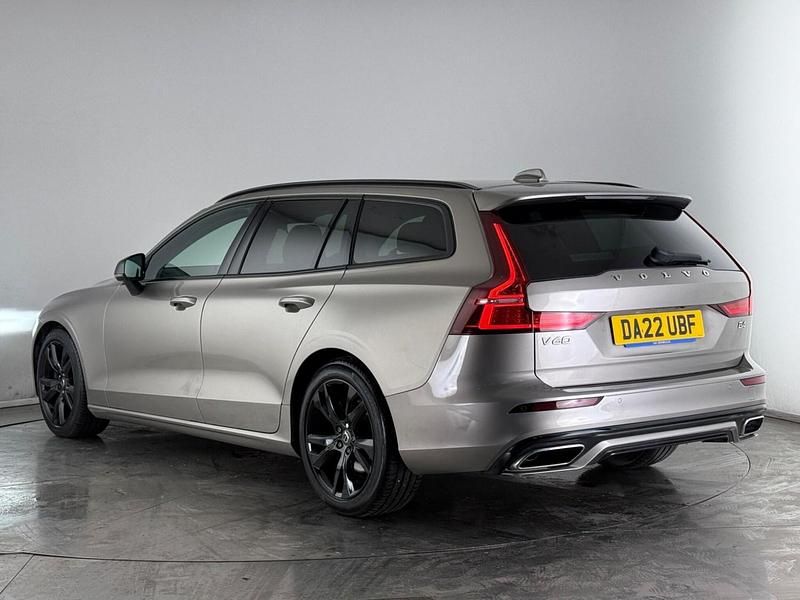 Begagnad Volvo V60 R-Design 197 HK (144 kW) 2021 Grå Kombi