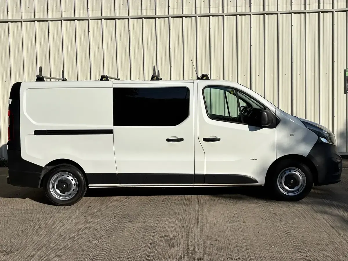 Used Vauxhall Vivaro 120 HP (88 kW) 2017 White