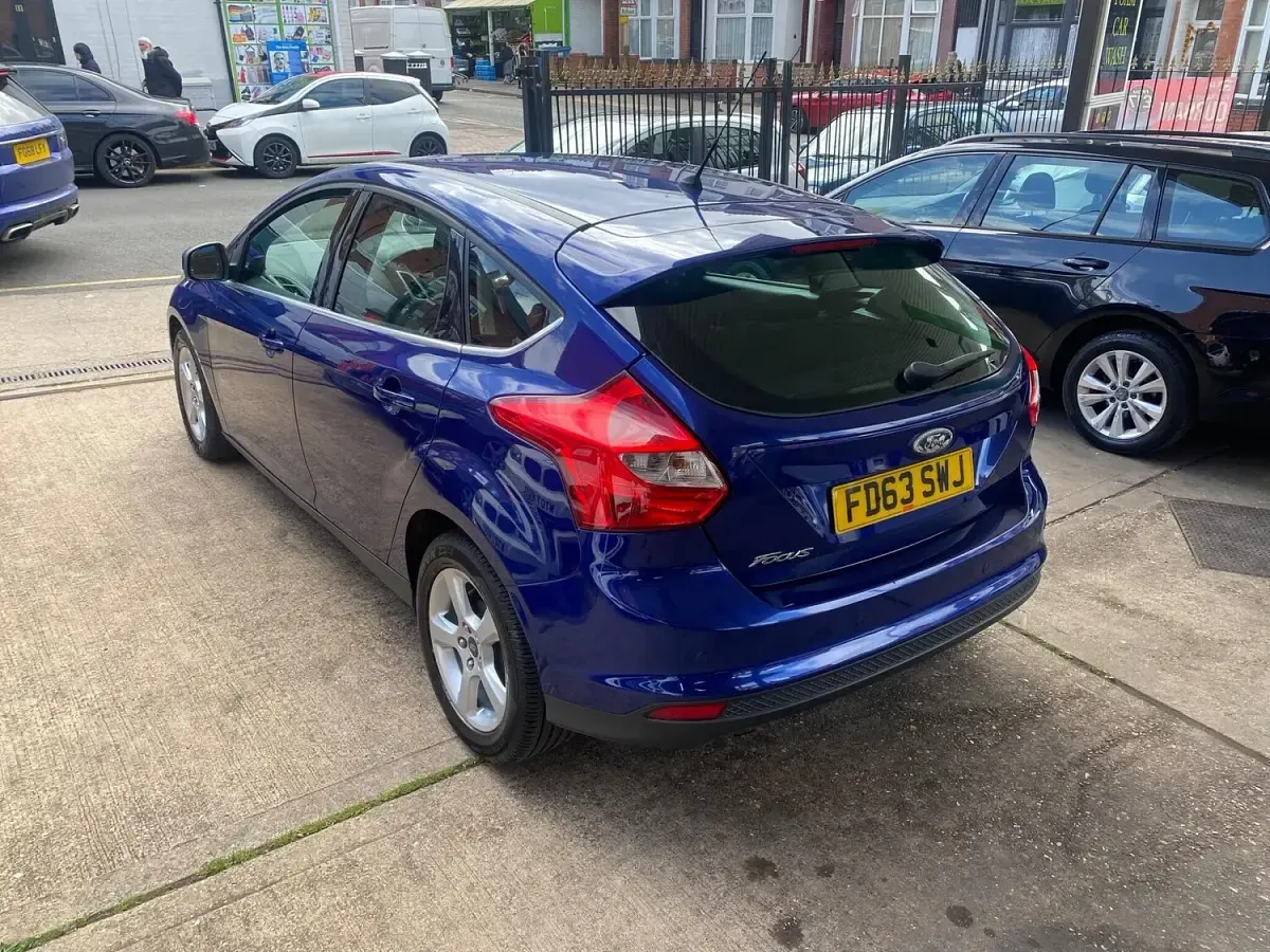 Used Ford Focus Zetec 115 HP (84 kW) 2013 Blue Hatchback
