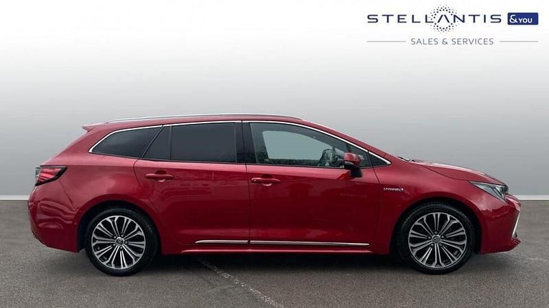 Used Toyota Corolla 120 HP (88 kW) 2019 Blue Estate