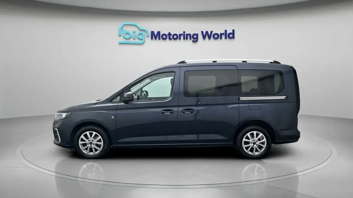 Used Ford Grand Tourneo Connect Titanium 2023 Blue MPV