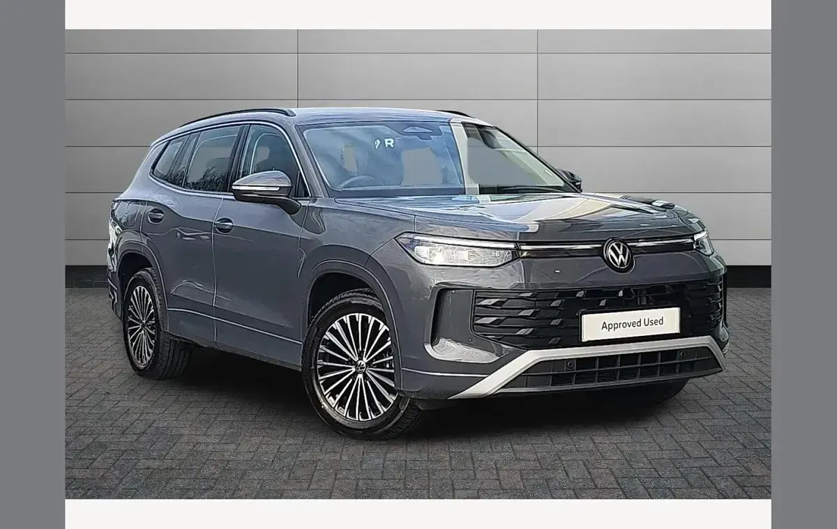 Usado VW Tayron Life 150 HP (110 kW) 2025 Cinzento SUV