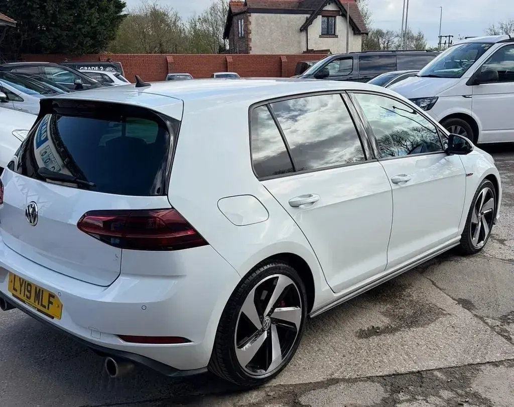 Used VW Golf VII GTI 245 HP (180 kW) 2019 White Hatchback
