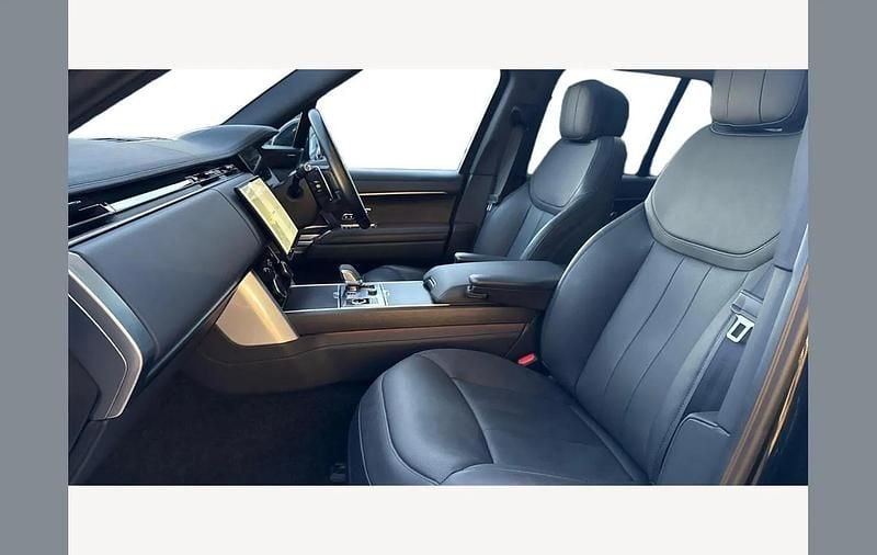 Used Land Rover Range Rover SE 300 HP (220 kW) 2023 Black SUV