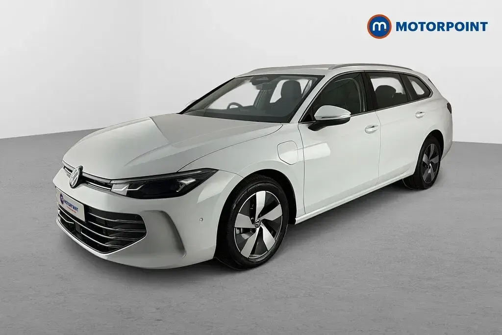 Used VW Passat Life 204 HP (150 kW) 2025 White Estate