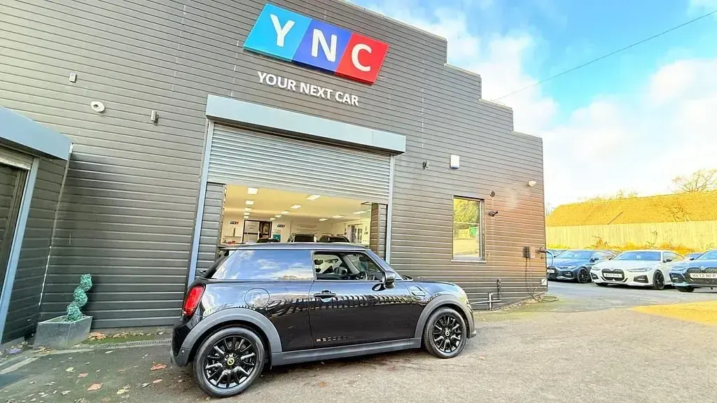 Usado Mini Cooper SE Hatch 135 kW (184 CV) 2021 Negro Utilitario