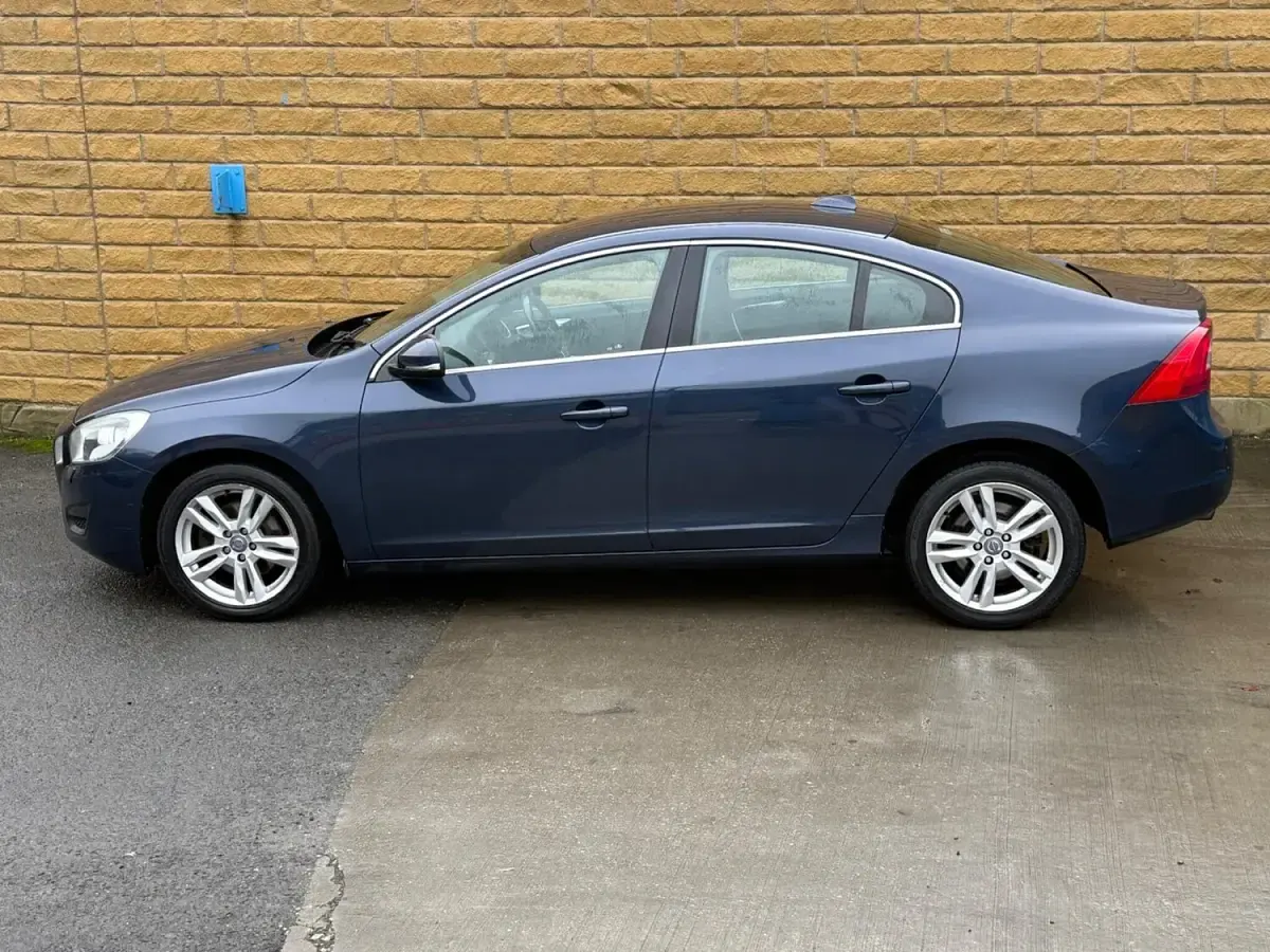 Used Volvo S60 SE 115 HP (84 kW) 2013 Blue Sedan