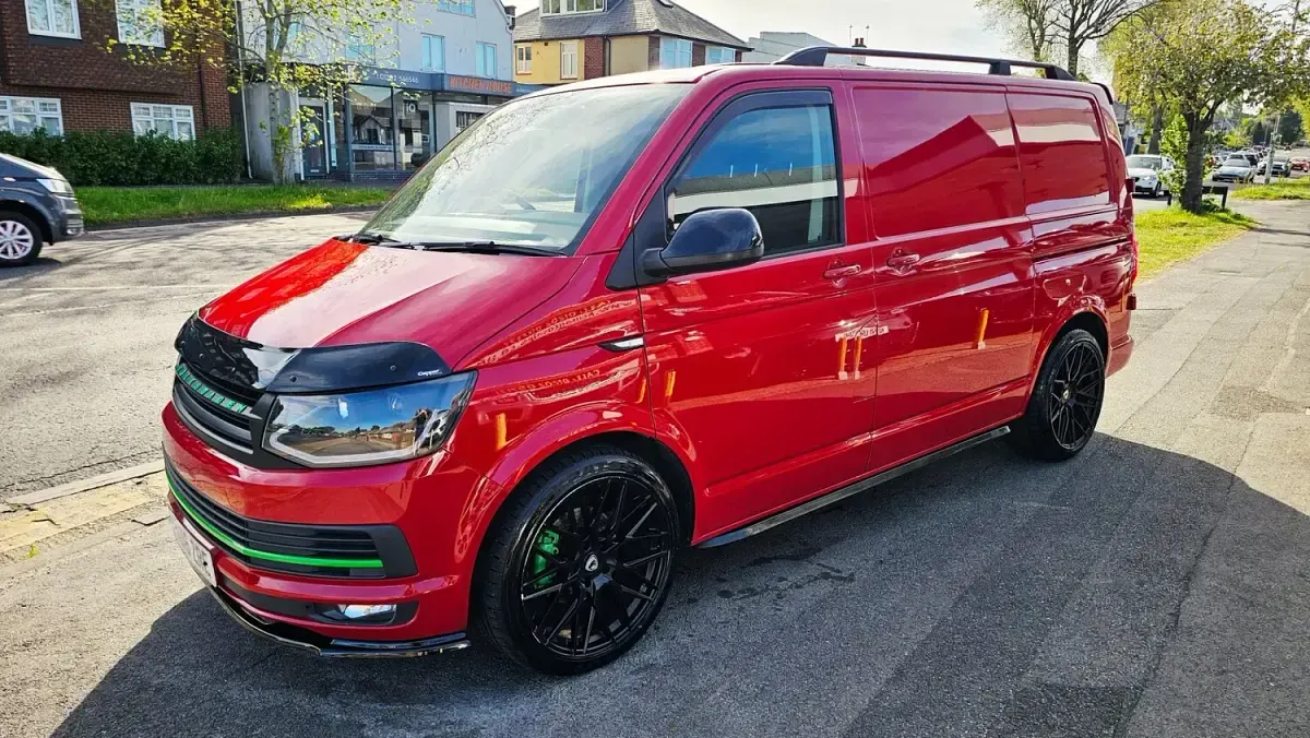 Used VW Transporter Highline 140 HP (102 kW) 2016 Red Van