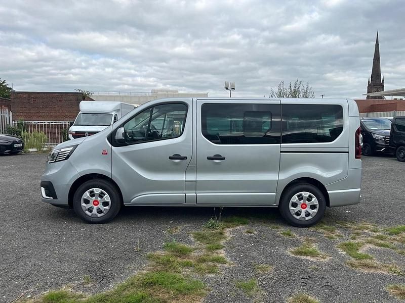 New Renault Trafic 150 HP (110 kW) 2025 Grey MPV
