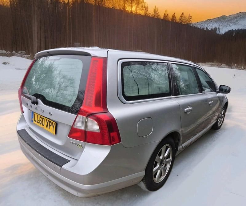 Used Volvo V70 SE 109 HP (80 kW) 2010 Silver Estate