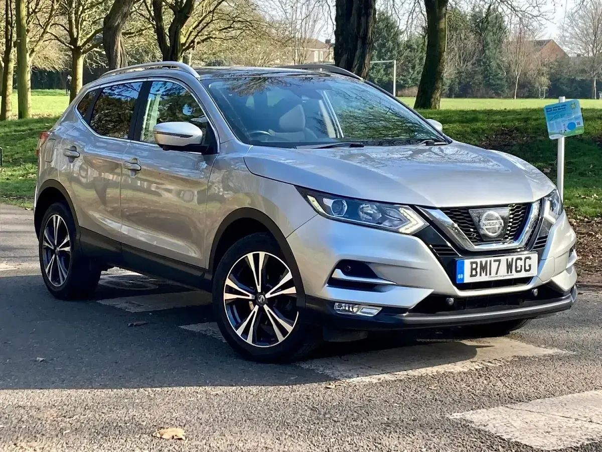 Used Nissan Qashqai N-Connecta 110 HP (80 kW) 2017 Silver SUV