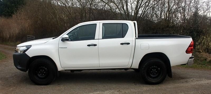 Usado Toyota HiLux Active 150 HP (110 kW) 2017 Branco Pickup