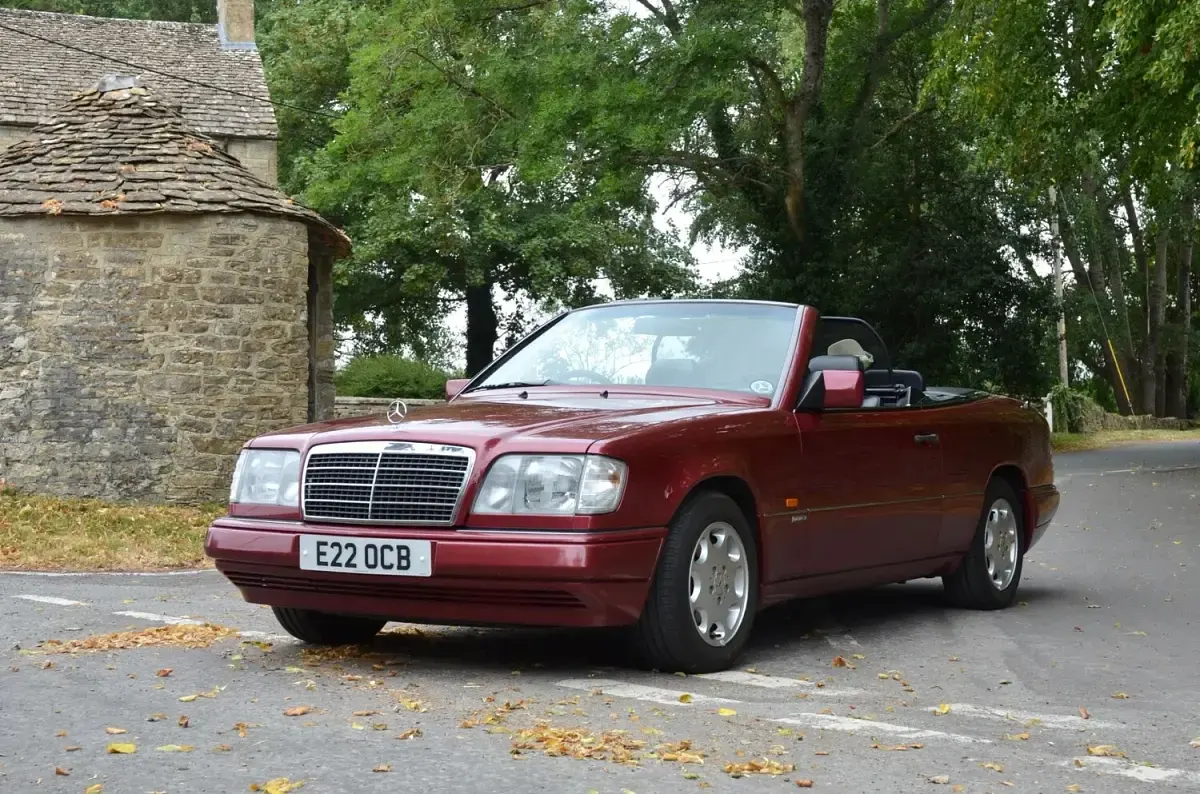 Used Mercedes E220 150 HP (110 kW) 1995 Red Cabriolet
