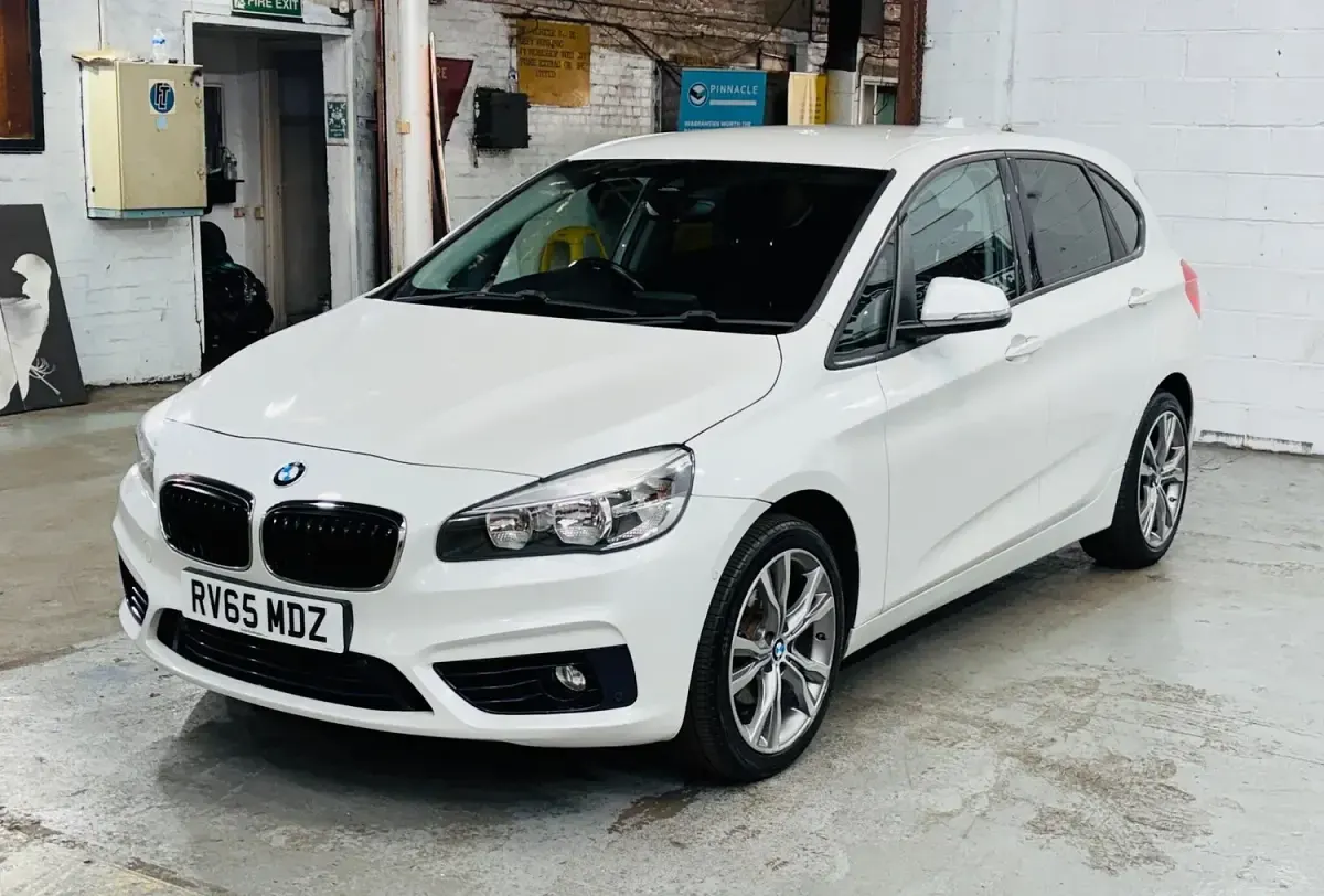 Used BMW 218 Sport Line 2015 White Hatchback