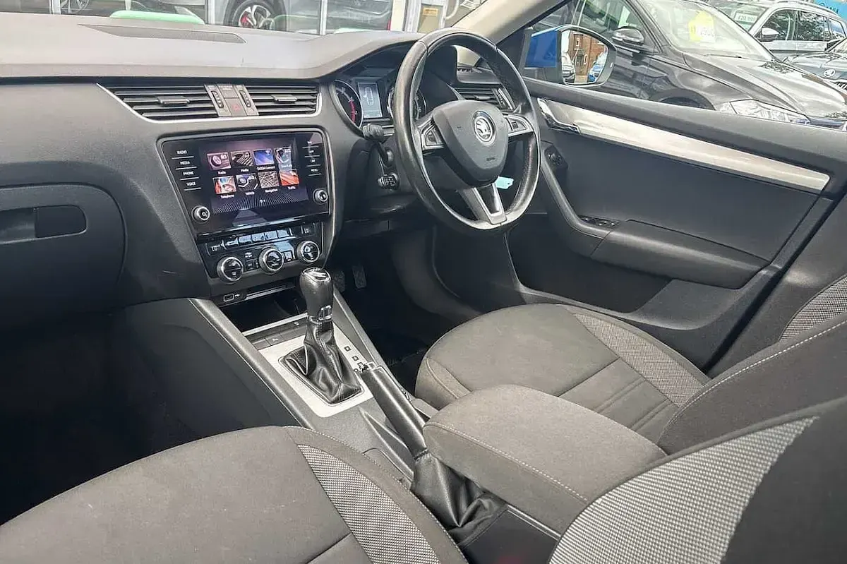 Used Skoda Octavia 85 HP (62 kW) 2018 Race blue metallic Estate