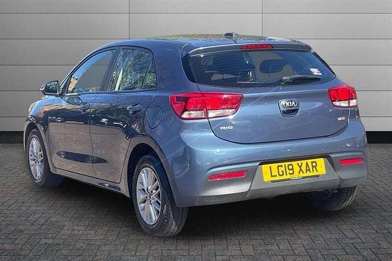 Used Kia Rio 99 HP (72 kW) 2019 Blue Hatchback