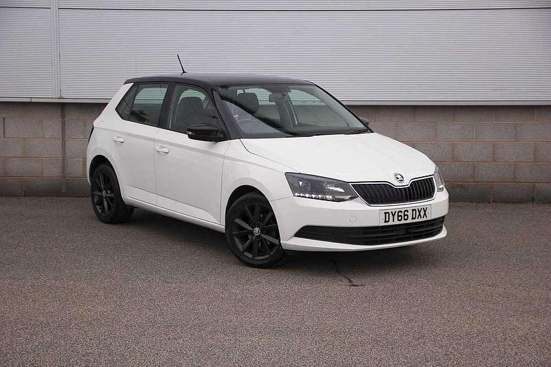 Candy white Used 2016 Skoda Fabia Colour Edition Hatchback | £8,995 (Fair price) - Image 1/4