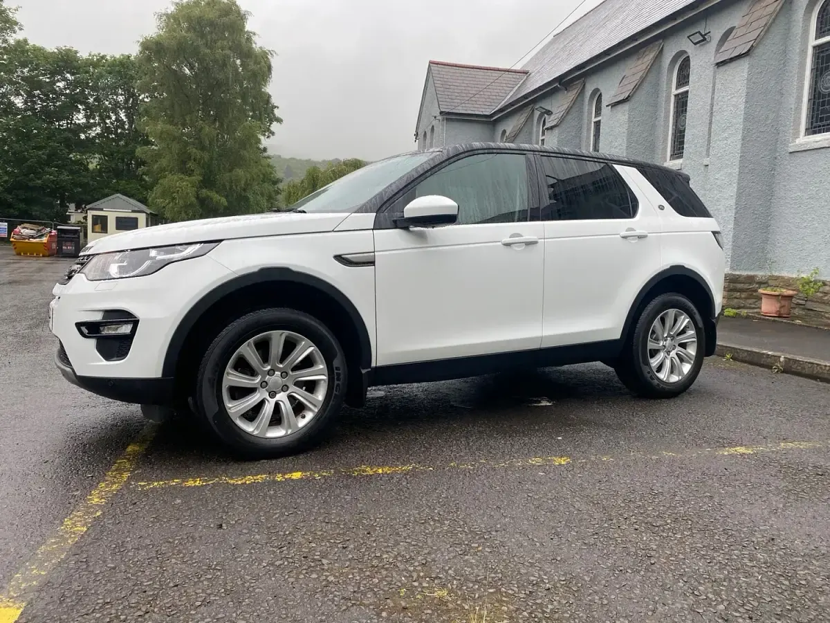 Used Land Rover Discovery Sport SE 180 HP (132 kW) 2016 White SUV