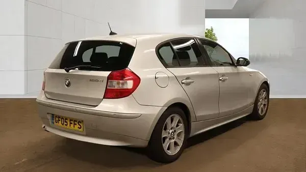 Begagnad BMW 120 2005 Silver Halvkombi