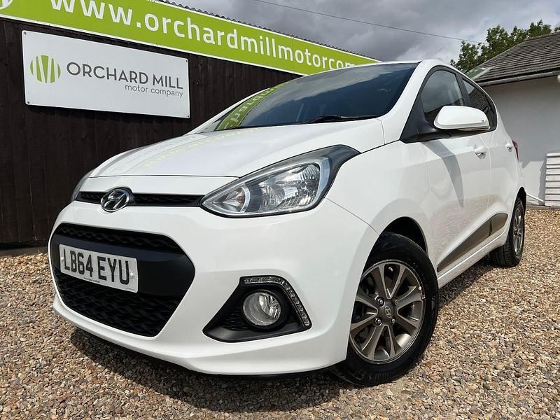 White Used 2015 Hyundai i10 Premium Hatchback | £6,150 (Fair price) - Image 1/4