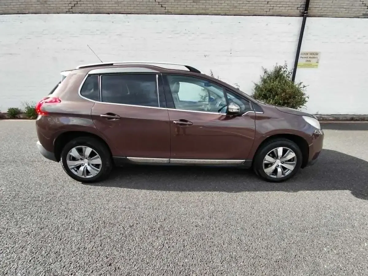 Usado Peugeot 2008 Allure 82 HP (60 kW) 2013 Castanho SUV