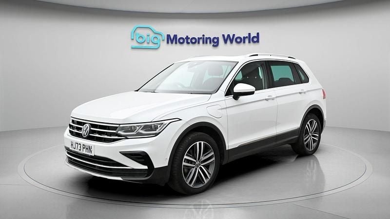 Usado VW Tiguan Elegance 245 HP (180 kW) 2023 Branco SUV