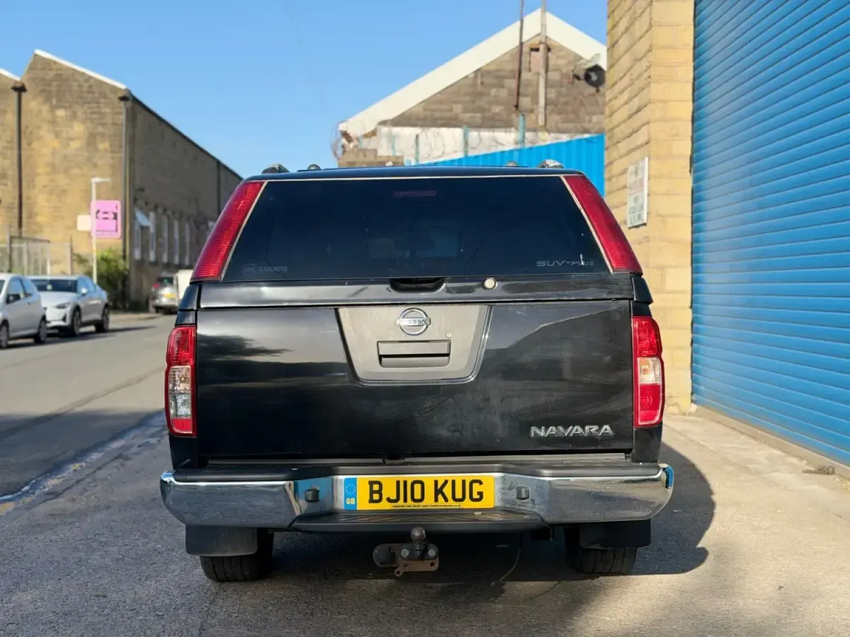 Second-hand Nissan Navara Tekna 2010 Negru Pickup