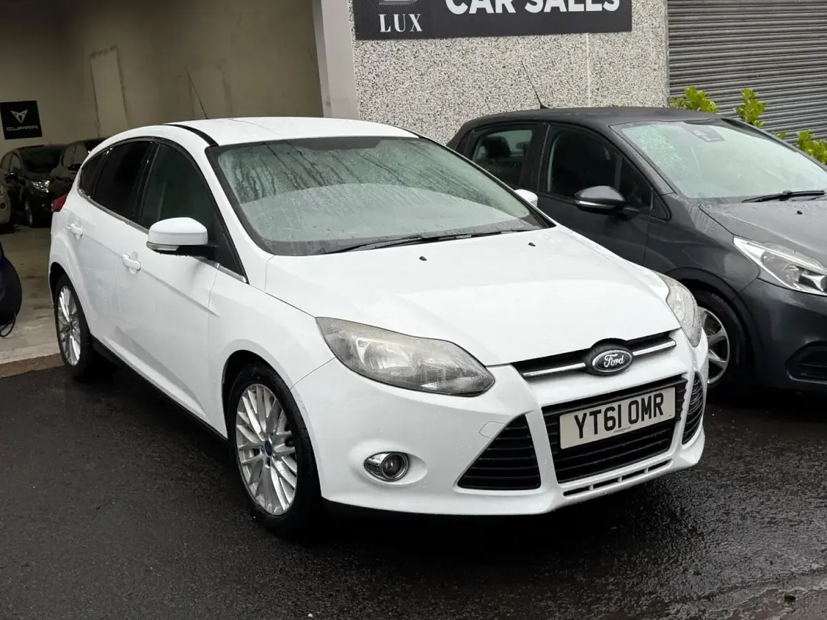 Used Ford Focus Zetec 2011 White Hatchback