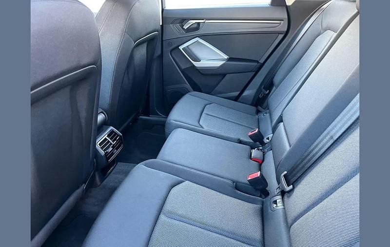 Used Audi Q3 Sport 147 HP (108 kW) 2024 Blue SUV