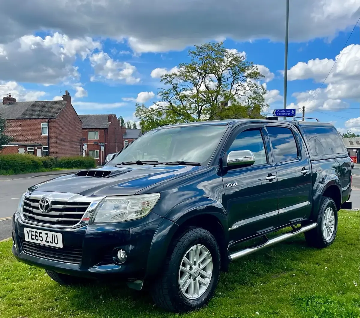 Used Toyota HiLux 171 HP (125 kW) 2015 Grey Pickup