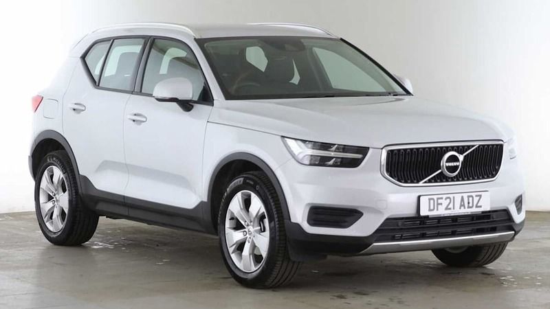 Used Volvo XC40 Momentum 161 HP (118 kW) 2021 729 glacier silver SUV