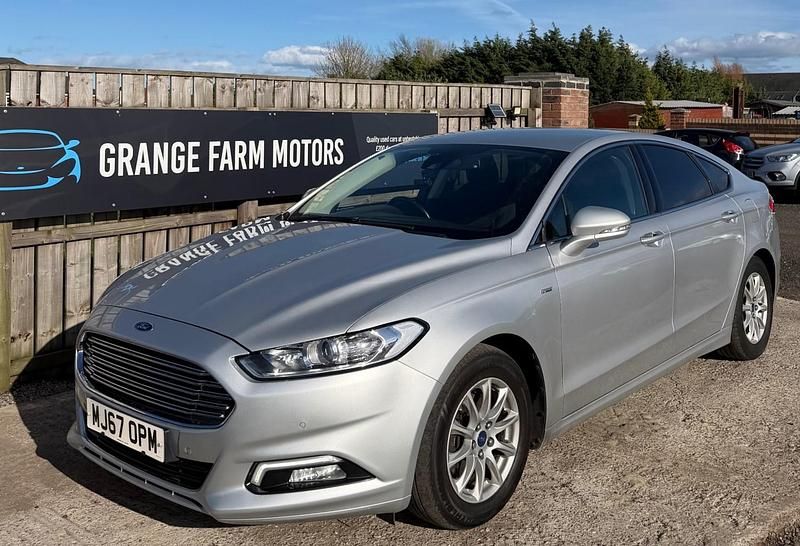 Usado Ford Mondeo Titanium 150 HP (110 kW) 2017 Prateado Citadino