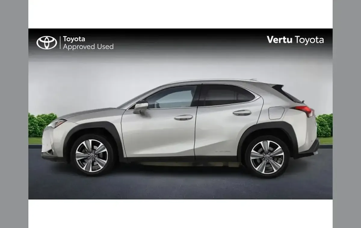Used Lexus UX 300e 150 kW (204 HP) 2021 Silver SUV