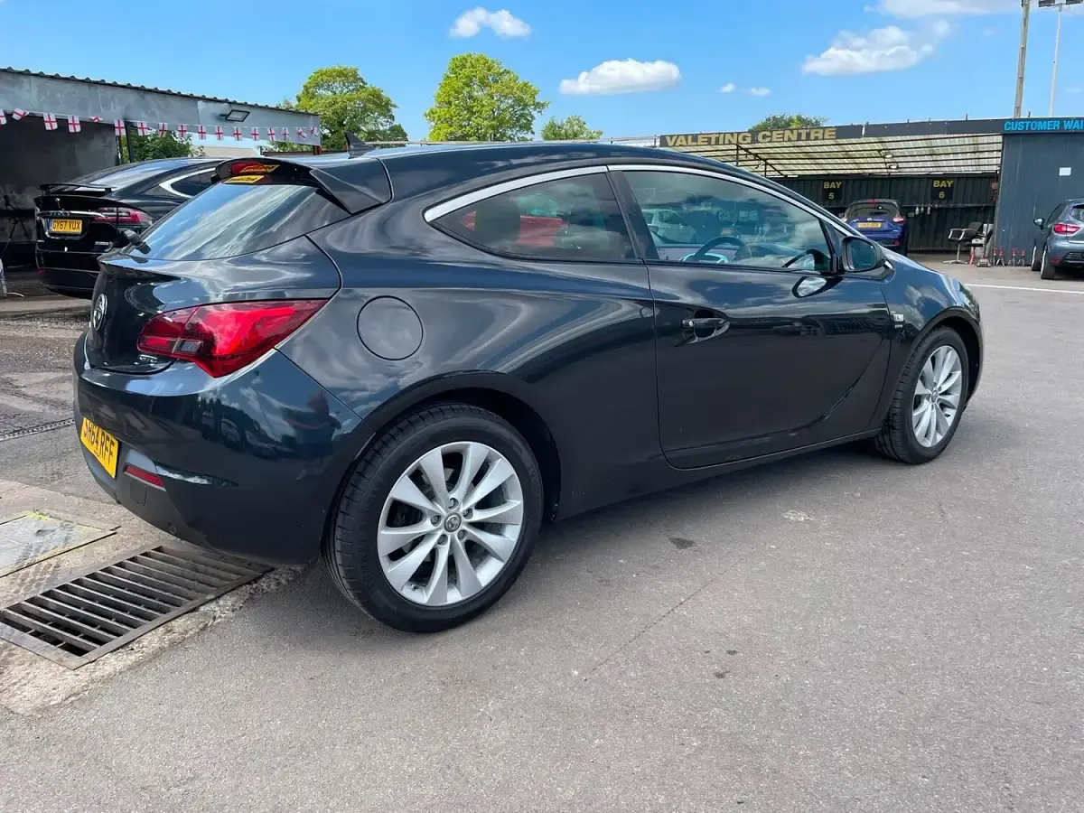 Used Vauxhall Astra GTC SRi 2014 Black Hatchback