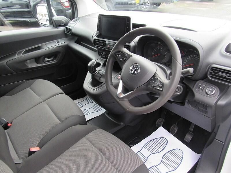 Used Vauxhall Combo Sportive 100 HP (73 kW) 2020 White MPV