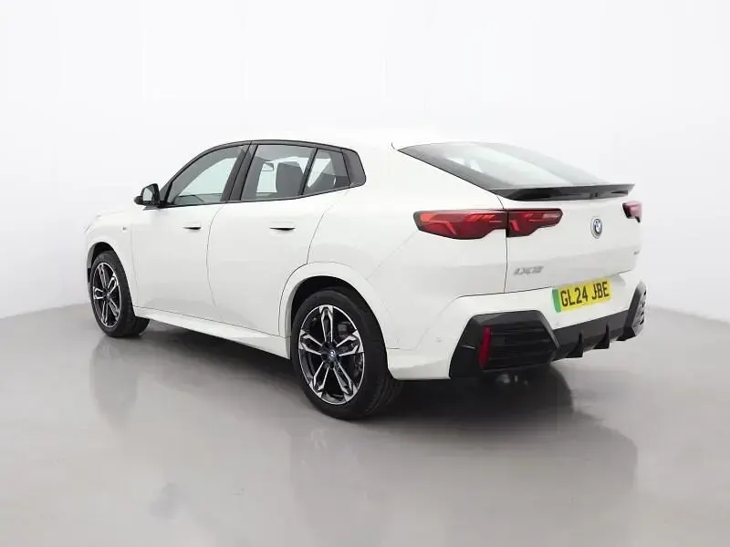 Begagnad BMW iX2 M Sport 227 kW (309 HK) 2024 Vit SUV