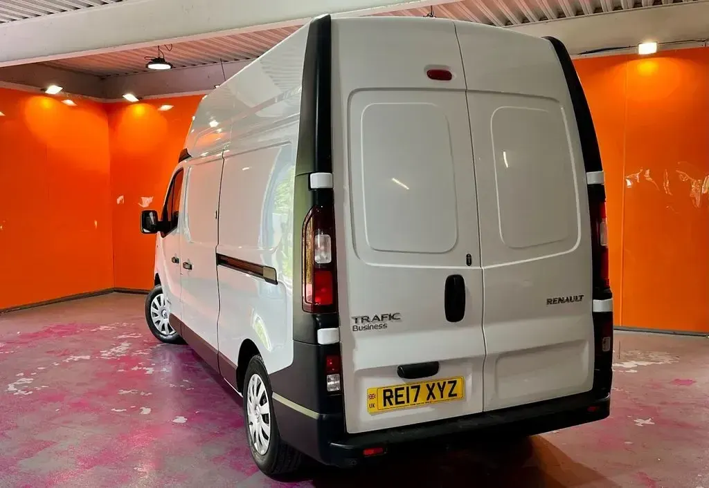 Used Renault Trafic Business 2017 White MPV