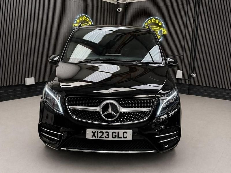 Usado Mercedes V300 AMG line 237 HP (174 kW) 2023 Preto Monovolume