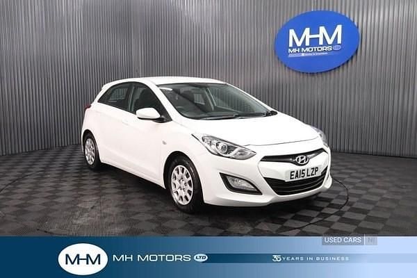 White Used 2015 Hyundai i30 Classic Hatchback | £4,995 (Fair price) - Image 1/4