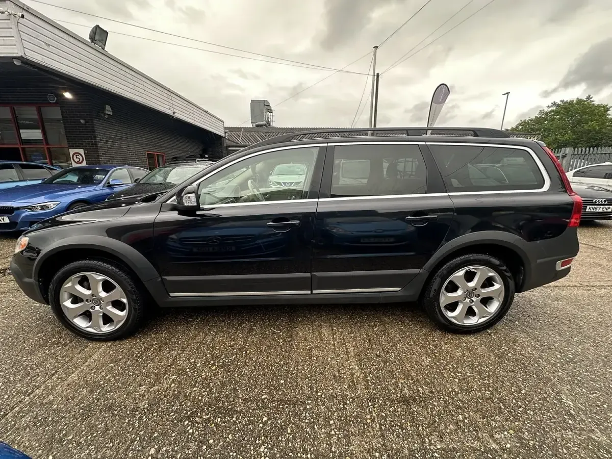 Used Volvo XC70 SE Lux 205 HP (150 kW) 2011 Black Estate