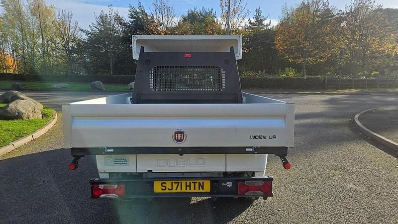 Begagnad Fiat Doblò S 2021 Vit Minibuss