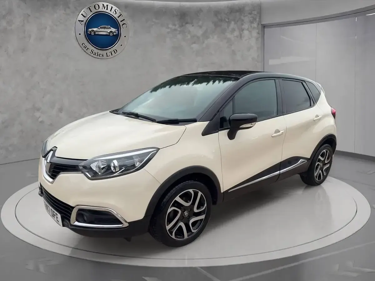 Used Renault Captur Dynamique 90 HP (66 kW) 2017 Cream/black SUV
