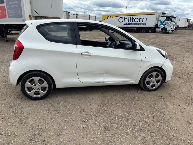 Used Kia Picanto 68 HP (50 kW) 2013 White Hatchback