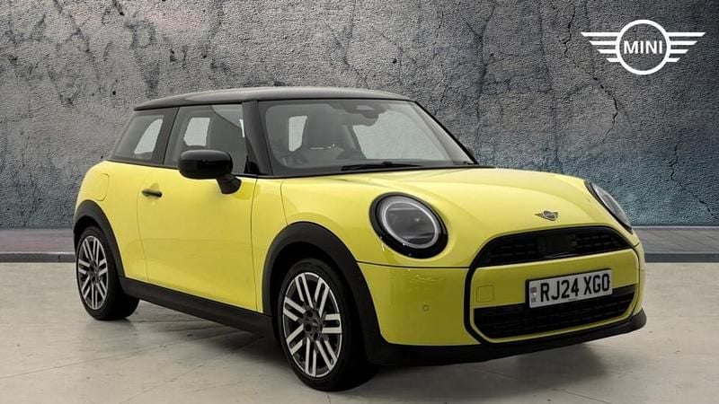 Used Mini Cooper Hatch 154 HP (113 kW) 2024 Yellow Hatchback