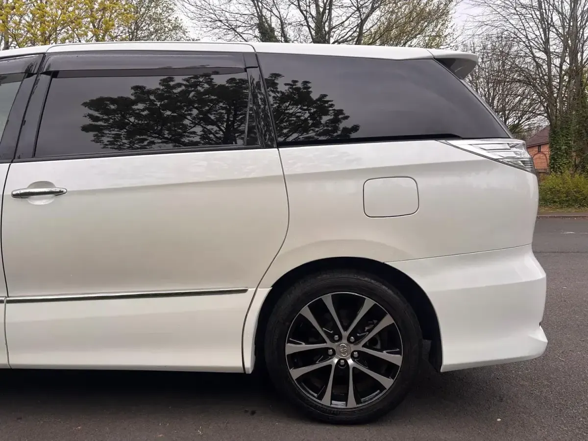 Begagnad Toyota Estima 2026 Vit Minibuss