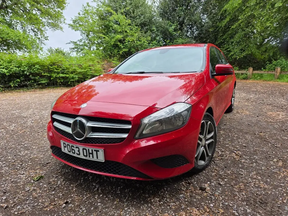 Used Mercedes A180 122 HP (89 kW) 2013 Red Hatchback