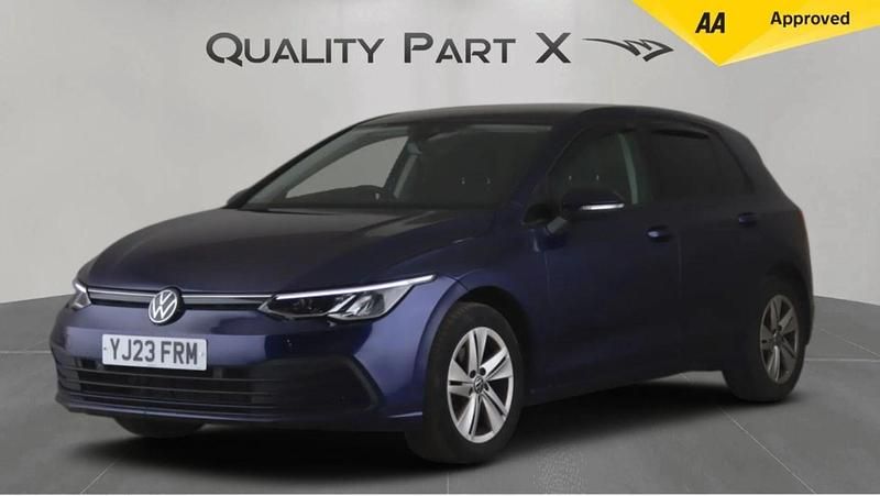 Second-hand VW Golf VIII Life 110 CP (80 kW) 2023 Albastru Hatchback