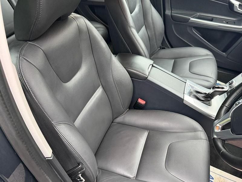 Used Volvo V60 CC 190 HP (139 kW) 2016 Grey Estate