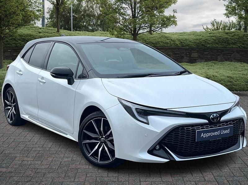 White/black Used 2024 Toyota Corolla Sport Hatchback | £23,495 (Expensive) - Image 1/4