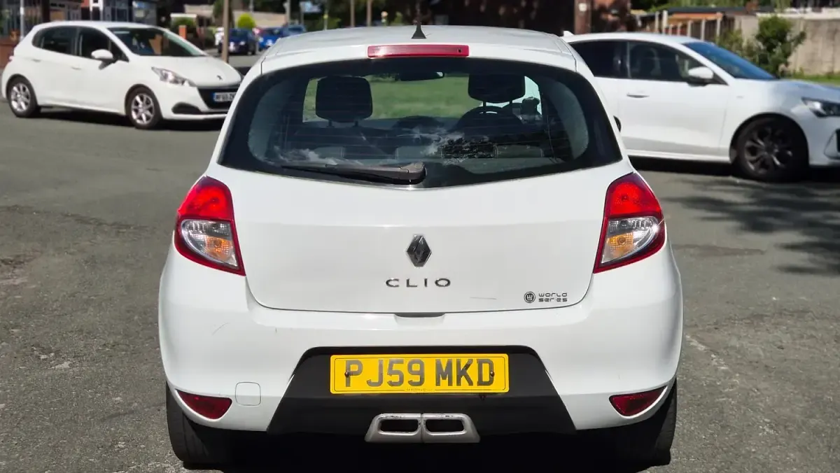 Used Renault Clio Dynamique 2009 White Hatchback